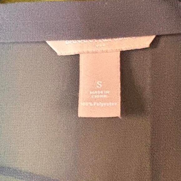 Banana Republic Grey Sheer Tank Dainty Button Details Tie Collar - Picture 6 of 6